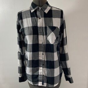 Magellan Outdoors Women Size XS Bold Black White Gray Block Plaid Button Up